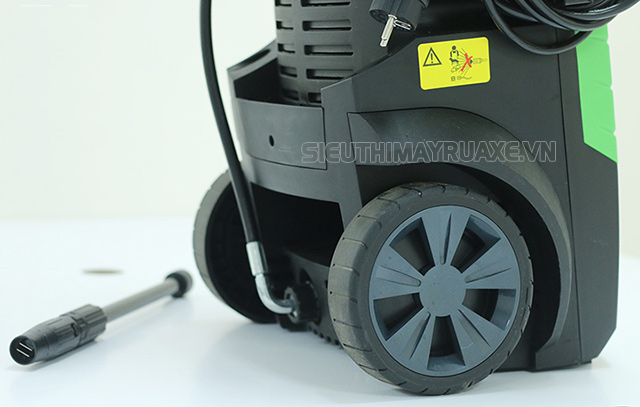 IPC PW-C22P được trang bị bánh xe phía dưới giúp di chuyển dễ dàng hơn