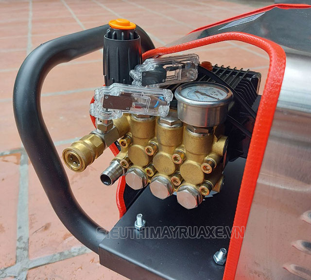 đầu máy rửa xe yakama