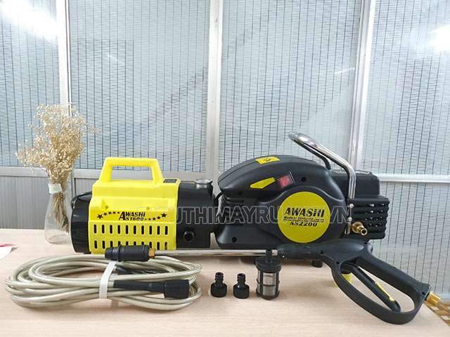 giá máy rửa xe awashi
