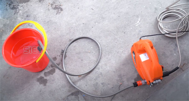 lưu ý dùng máy rửa xe phun thuốc trừ sâu