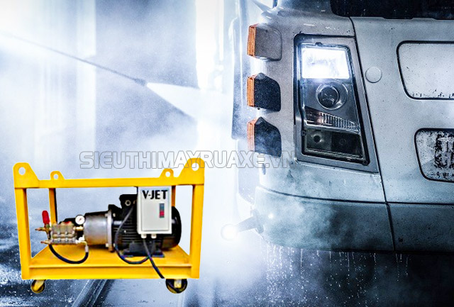 Dòng nước phun ra từ máy rửa xe V-JET 350/21 rất mạnh nên bạn cần dùng cẩn thận