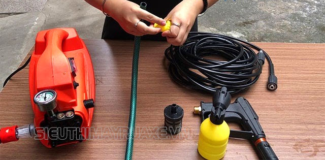 máy bơm rửa xe lead