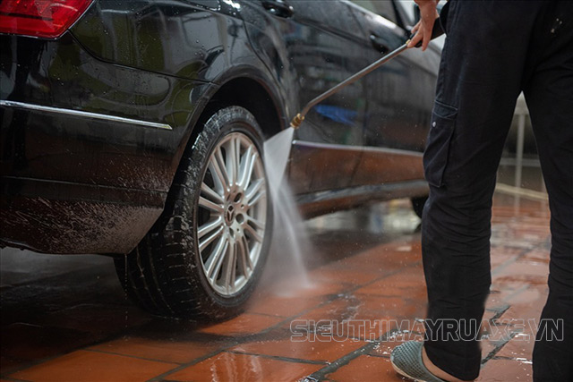 máy phun rửa xe yakama