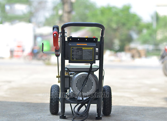 máy rửa xe 180 bar