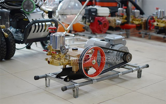 máy rửa xe 1hp HL30AT