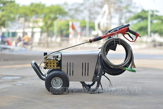 máy rửa xe 200bar Lucky 3200PSI