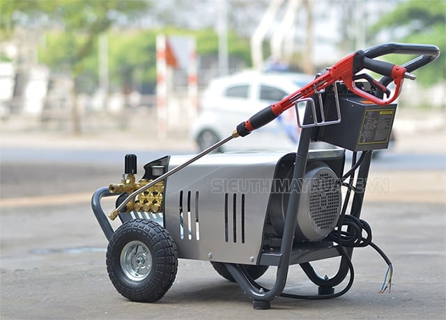 máy rửa xe cao áp Lucky 3200PSI 5.5KW