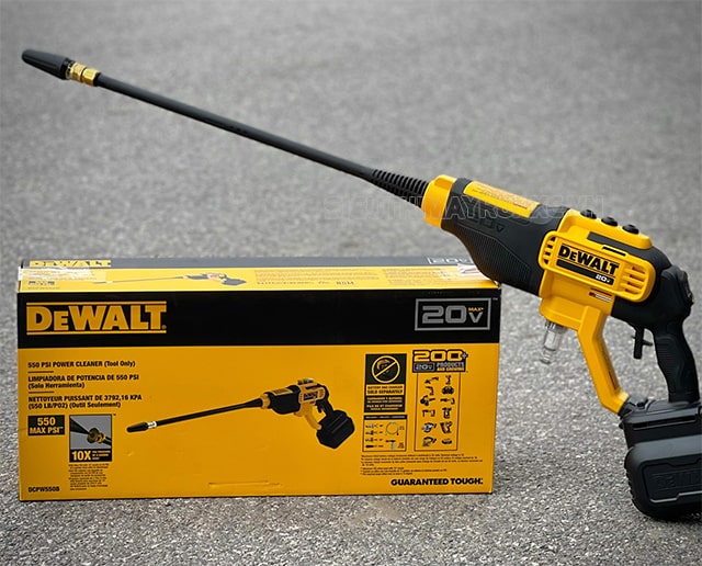 máy rửa xe Dewalt 550 PSI 20V