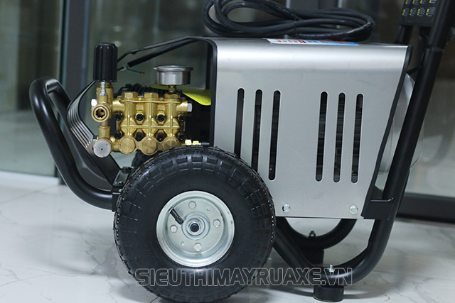 máy rửa xe áp lực cao lutian