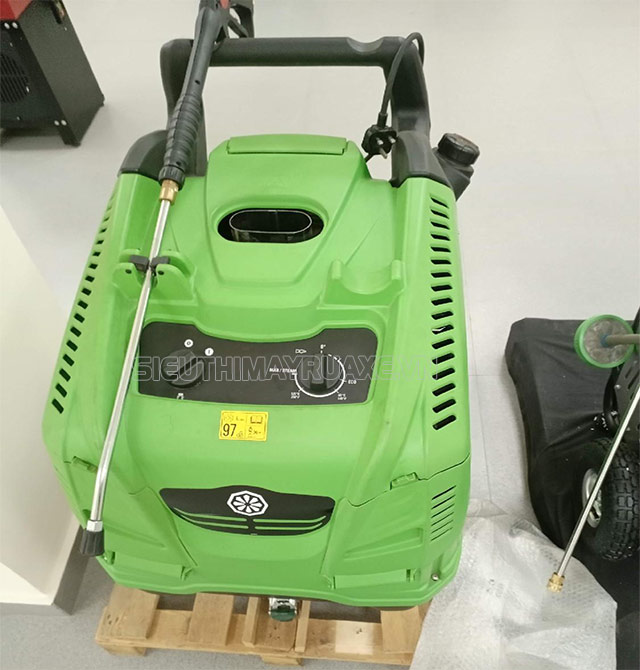máy rửa xe bằng hơi nước nóng ipc