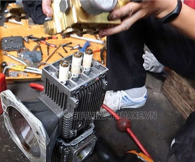 máy rửa xe bị giật do bên trong máy