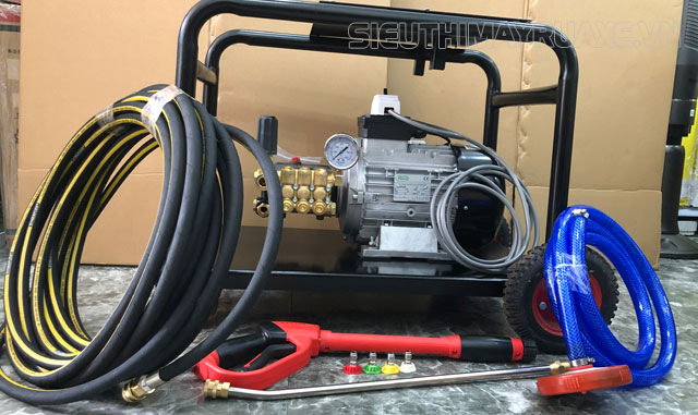 máy rửa xe cao áp urali