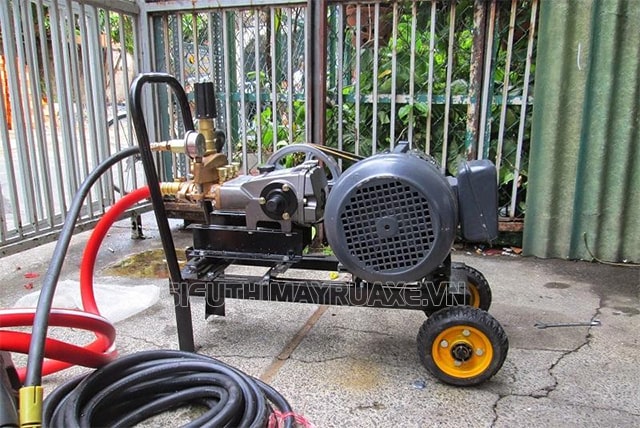 máy rửa xe cũ