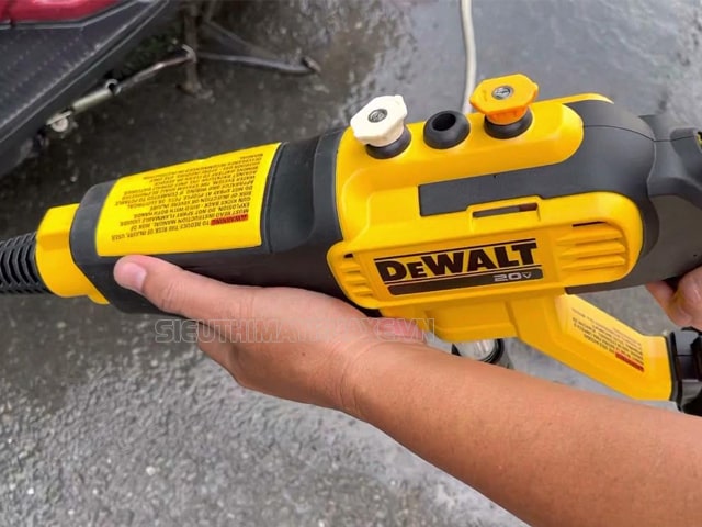 máy rửa xe dewalt