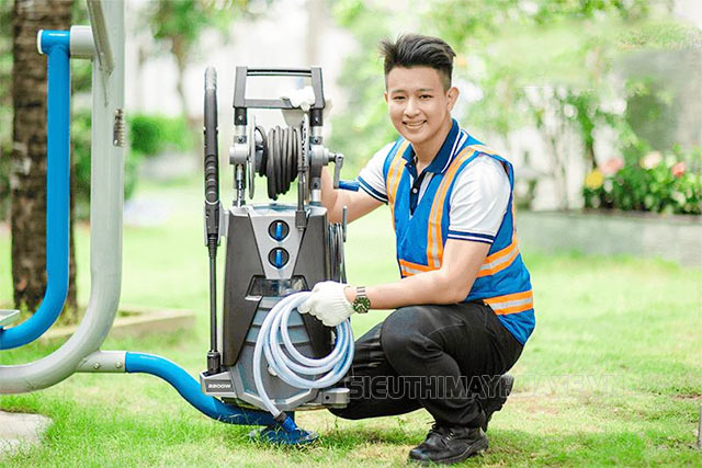 máy rửa xe hakawa