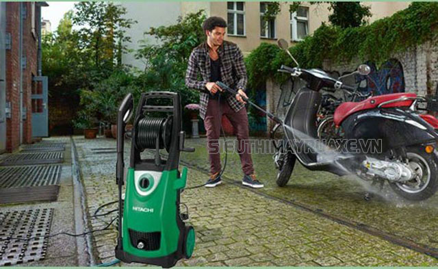Model máy xịt rửa xe Hitachi AW100