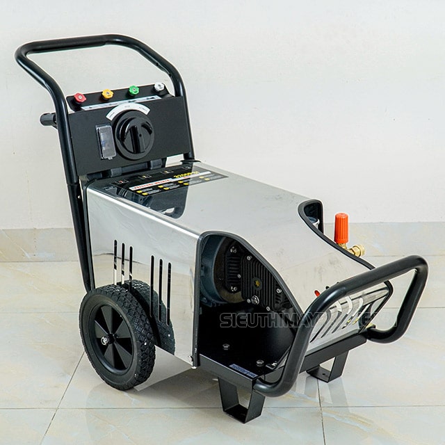 Máy rửa xe Kumisai KMS 220/5.5 cho khả năng xịt rửa tốt