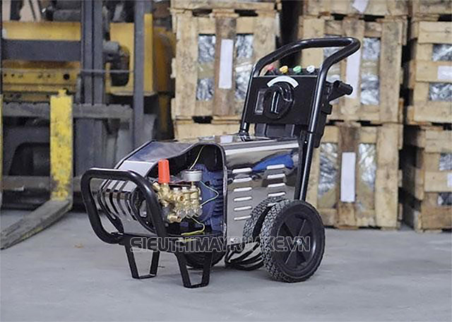 Máy rửa xe Kumisai tự động ngắt KMS 250/7.5 hiện đại và đa dụng