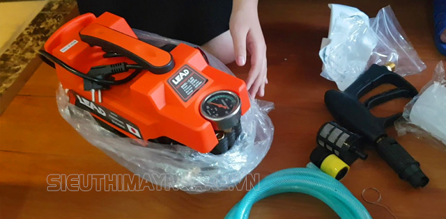 máy rửa xe lead le 389