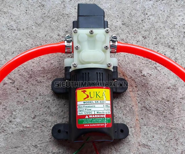máy rửa xe mini 12v suka