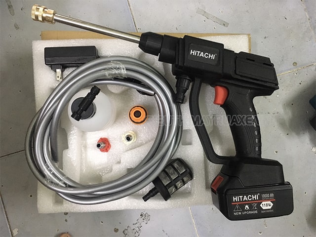 máy rửa xe pin hitachi