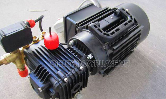 máy rửa xe yakama TD 190