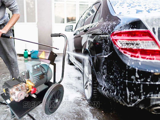 V-jet C250/13 làm sạch xe nhanh chóng