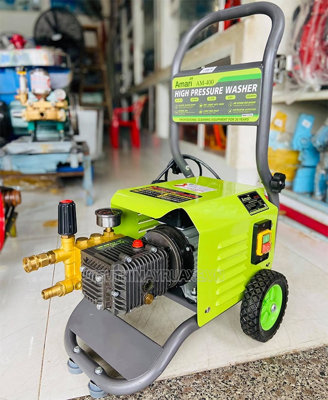 máy xịt rửa xe amari