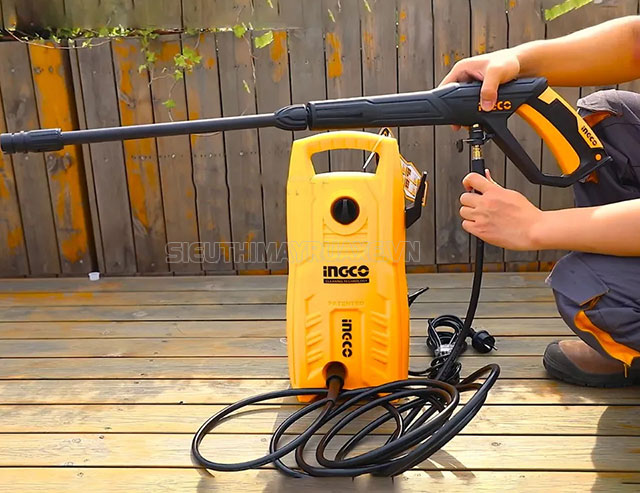 máy xịt rửa xe ingco