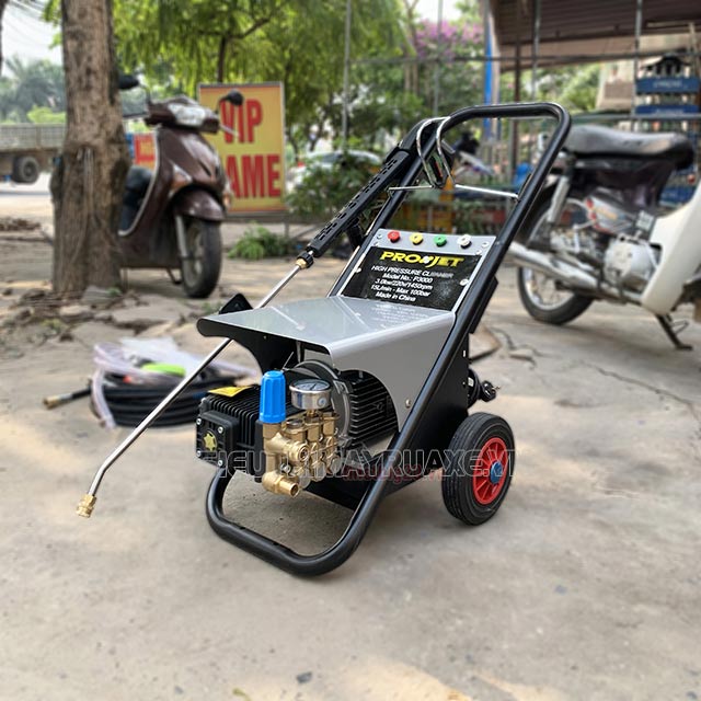 máy xịt rửa xe projet