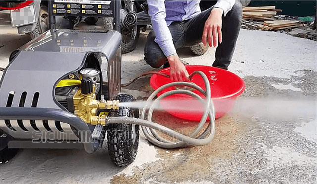 máy xịt rửa xe quận 7