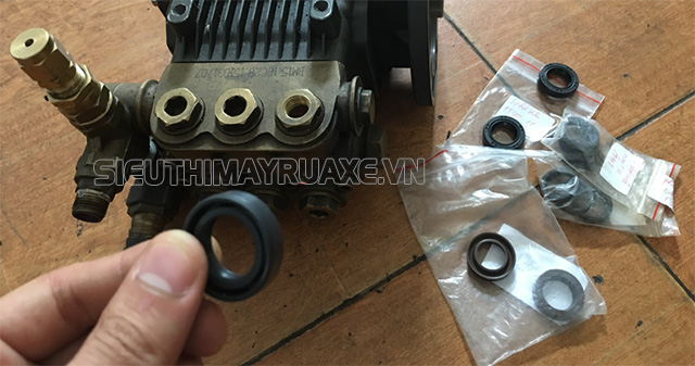 Các phớt bị mòn có thể làm máy rửa xe bị rung giật