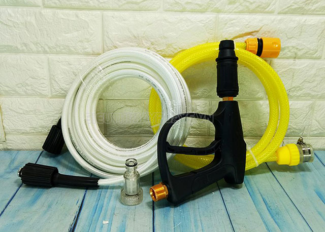 Phụ kiện dây cấp nước máy rửa xe Geox khá ngắn