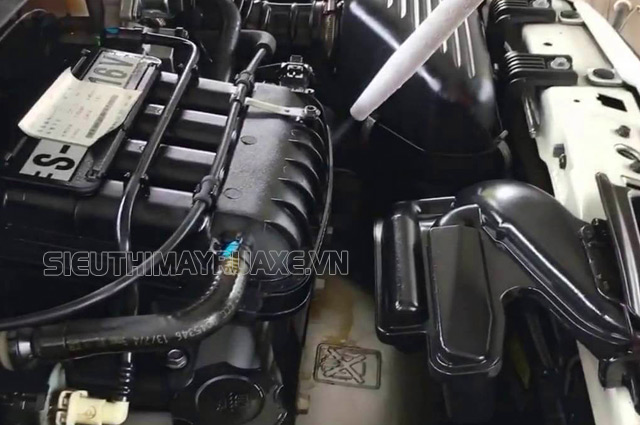 rửa khoang máy ô tô bằng co2 hà nội