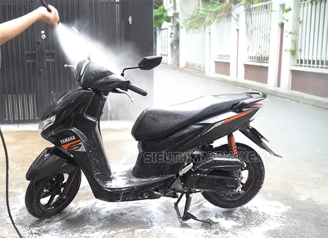 rửa xe máy nhiều có tốt không