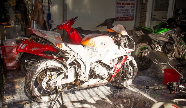 rửa xe moto pkl 