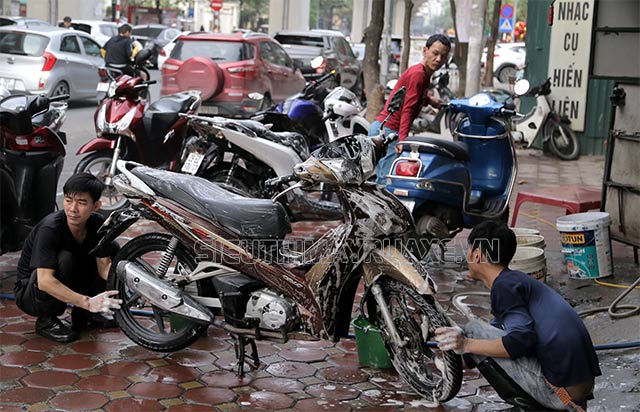 rửa xe ngày tết