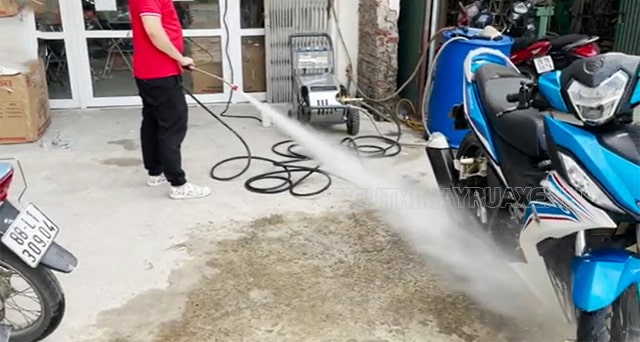 Sử dụng máy rửa xe mini Lucky đúng cách, an toàn