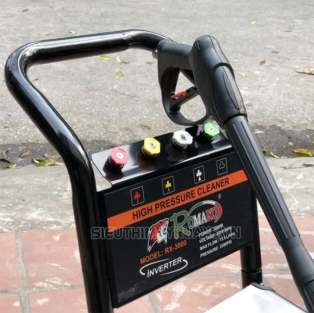 sử dụng máy rửa xe romano