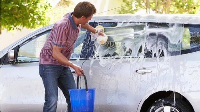 Cách sử dụng nước rửa xe ô tô hiệu quả